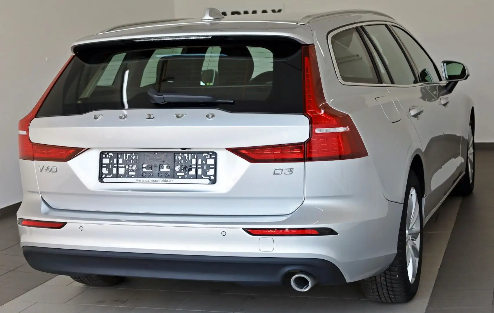 Volvo V60 Kombi Momentum Pro Leder,Navi,LED,Kamera,App Ezüst - 2