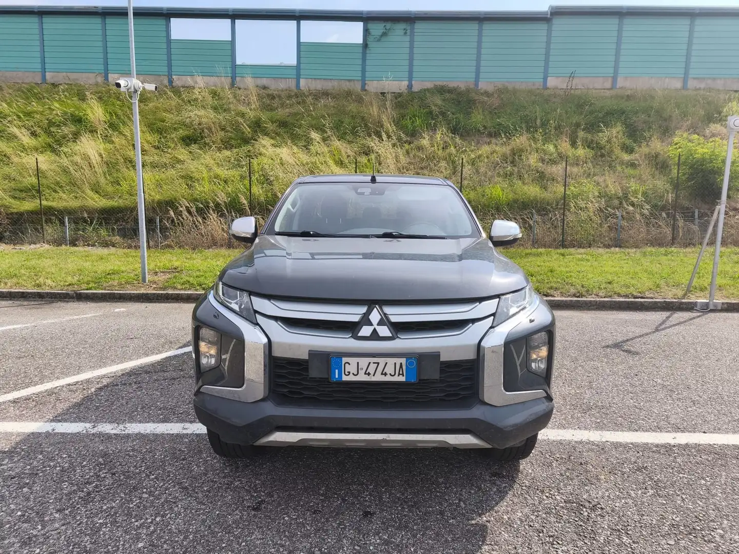 Mitsubishi L200 2.3 D Club Cab 4x4 Easy Select Inform Grigio - 2