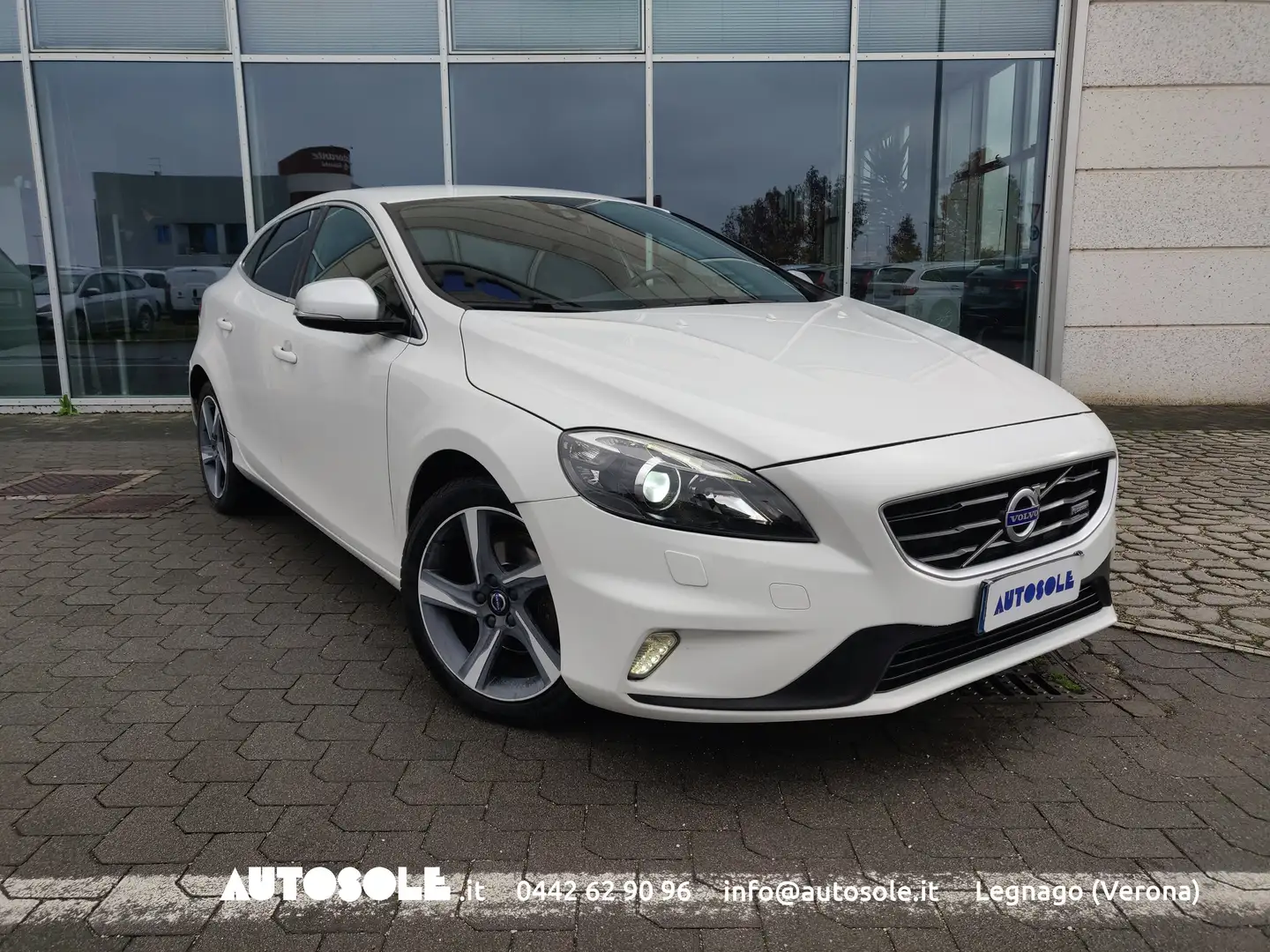Volvo V40 V40 1.6 D2 R-design Momentum Blanc - 1