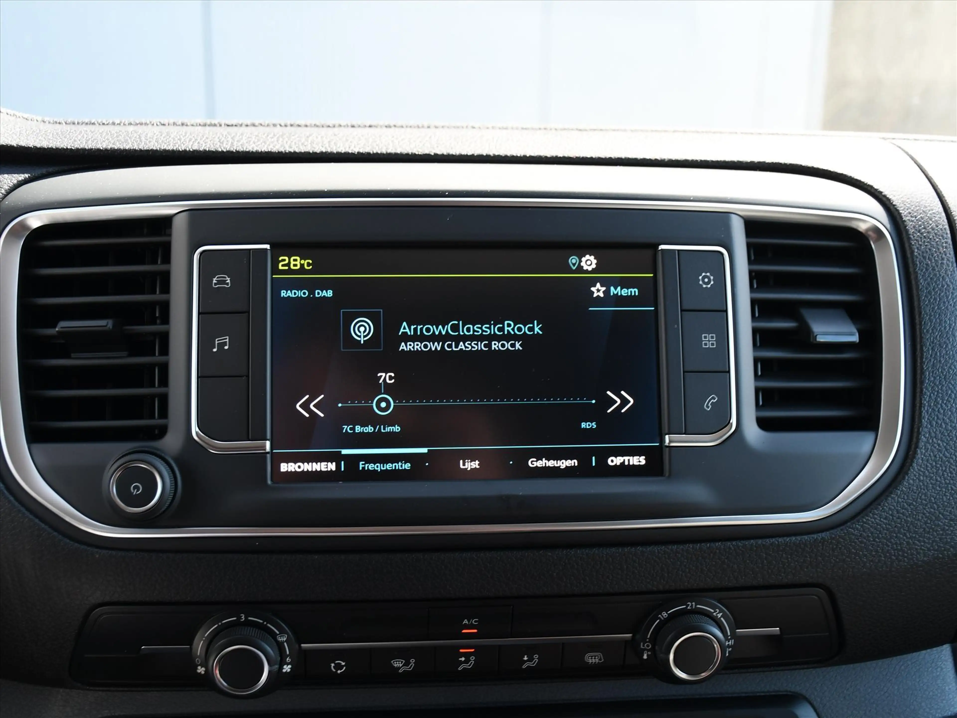 Peugeot e-Expert Premium 75 kWh 136pk Automaat DAB+ RADIO | CRUISE. — photo 13