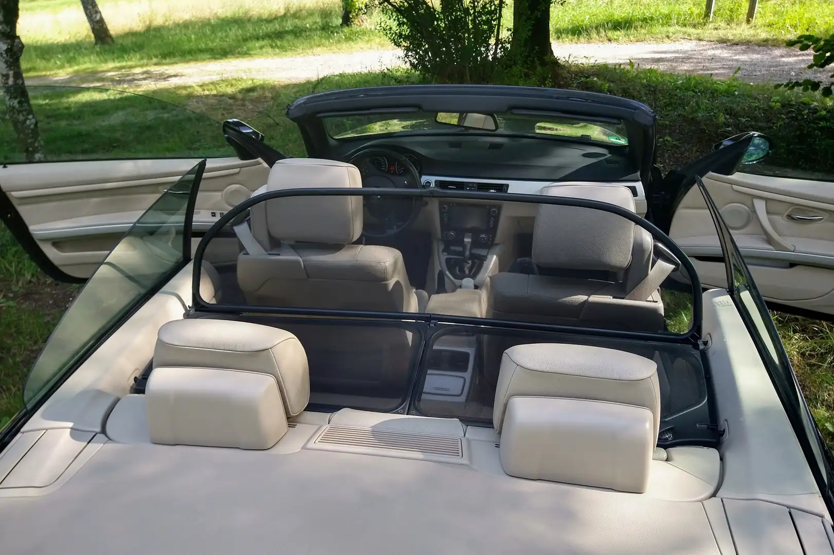 BMW 330 i Cabrio Automatik / M-Paket / Leder / Xenon Fekete - 2