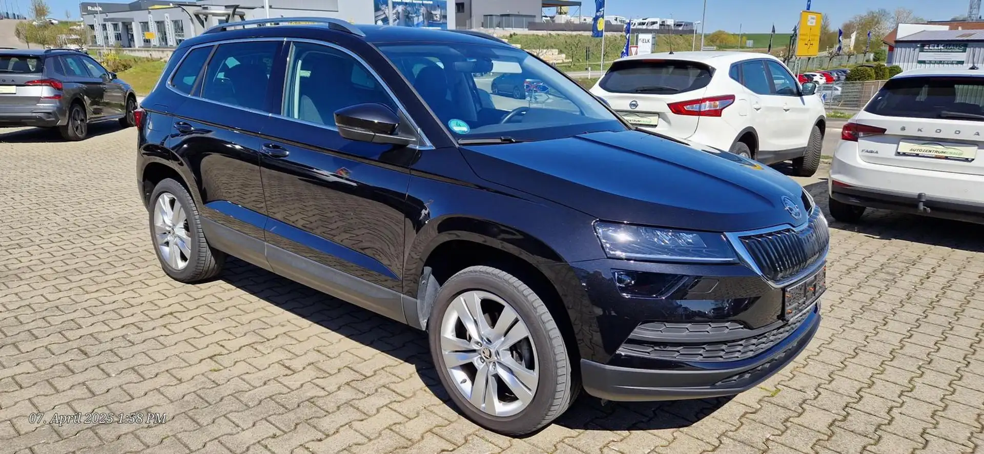 Skoda Karoq Style 1,5l TSI Navi,Kamera,el. Heckklappe Zwart - 2