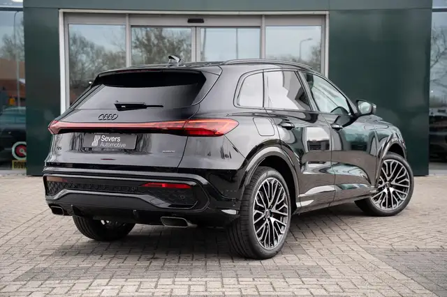 Audi Q5 view 3