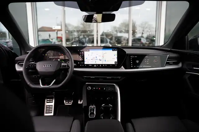 Audi Q5 view 4