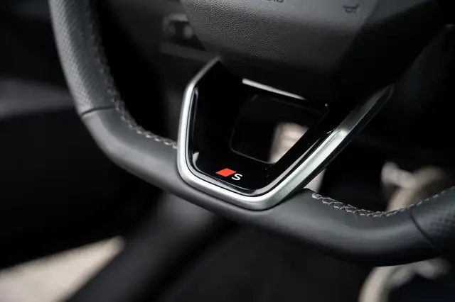 Audi Q5 view 18