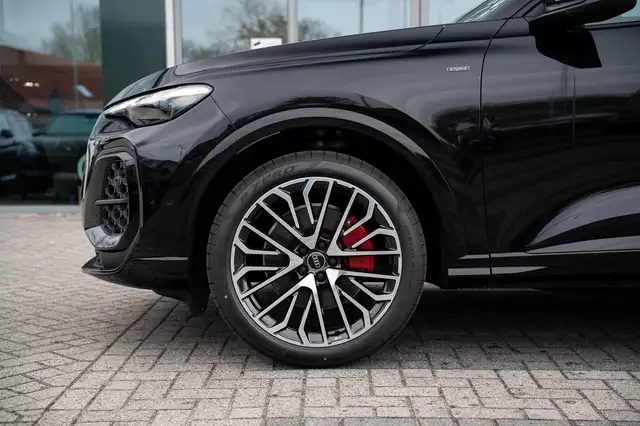 Audi Q5 view 7
