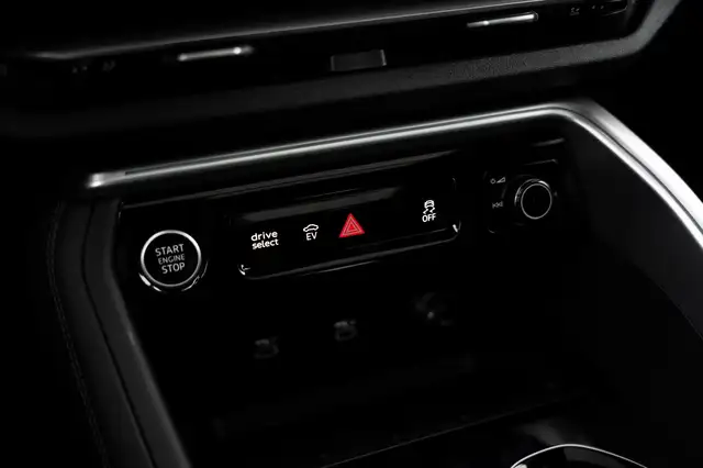 Audi Q5 view 16