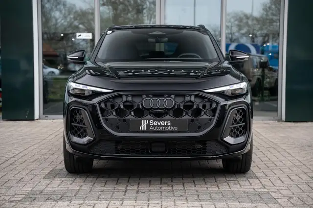 Audi Q5 view 8