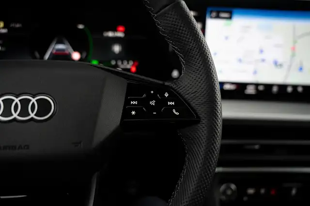 Audi Q5 view 11