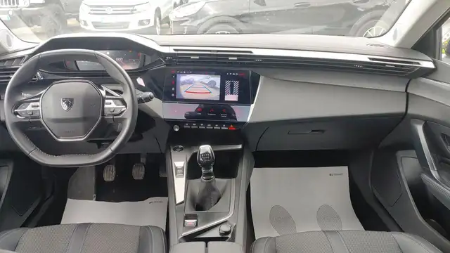Peugeot 308 view 6