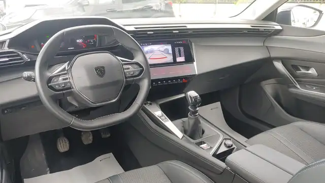 Peugeot 308 view 5