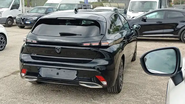 Peugeot 308 view 4