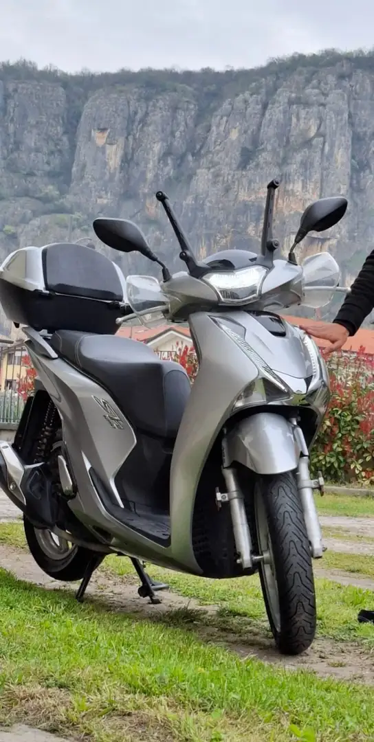 Honda SH 125 Grigio - 2