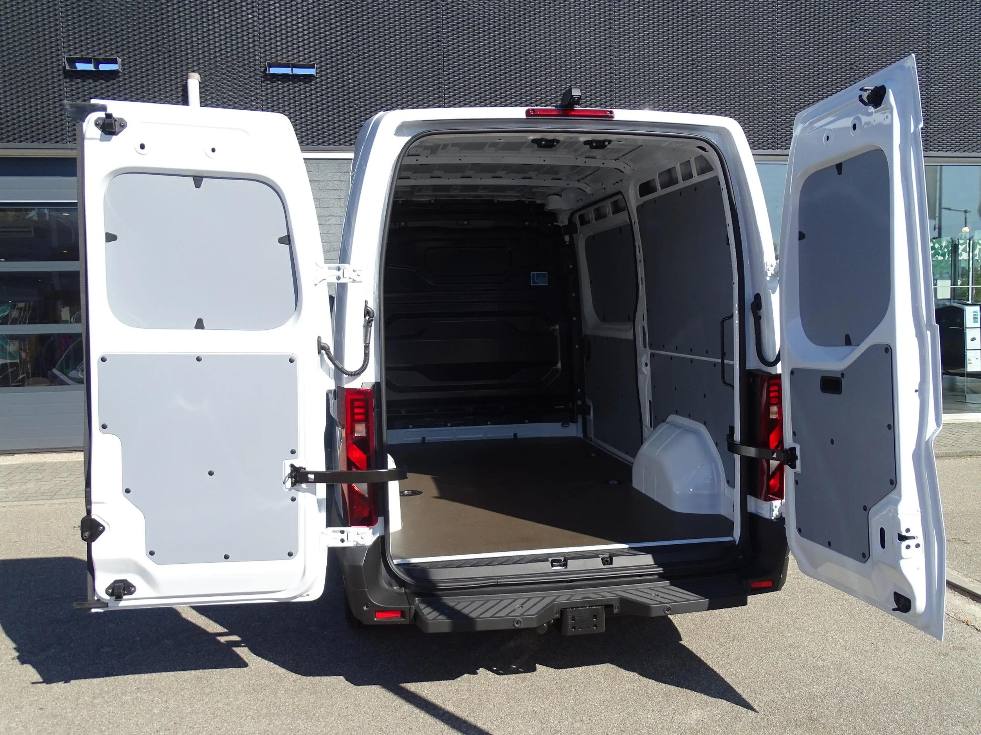 Renault Master E-Tech T35 L2H2 Extra long range 87 kWh PACK BUSIN — photo 31