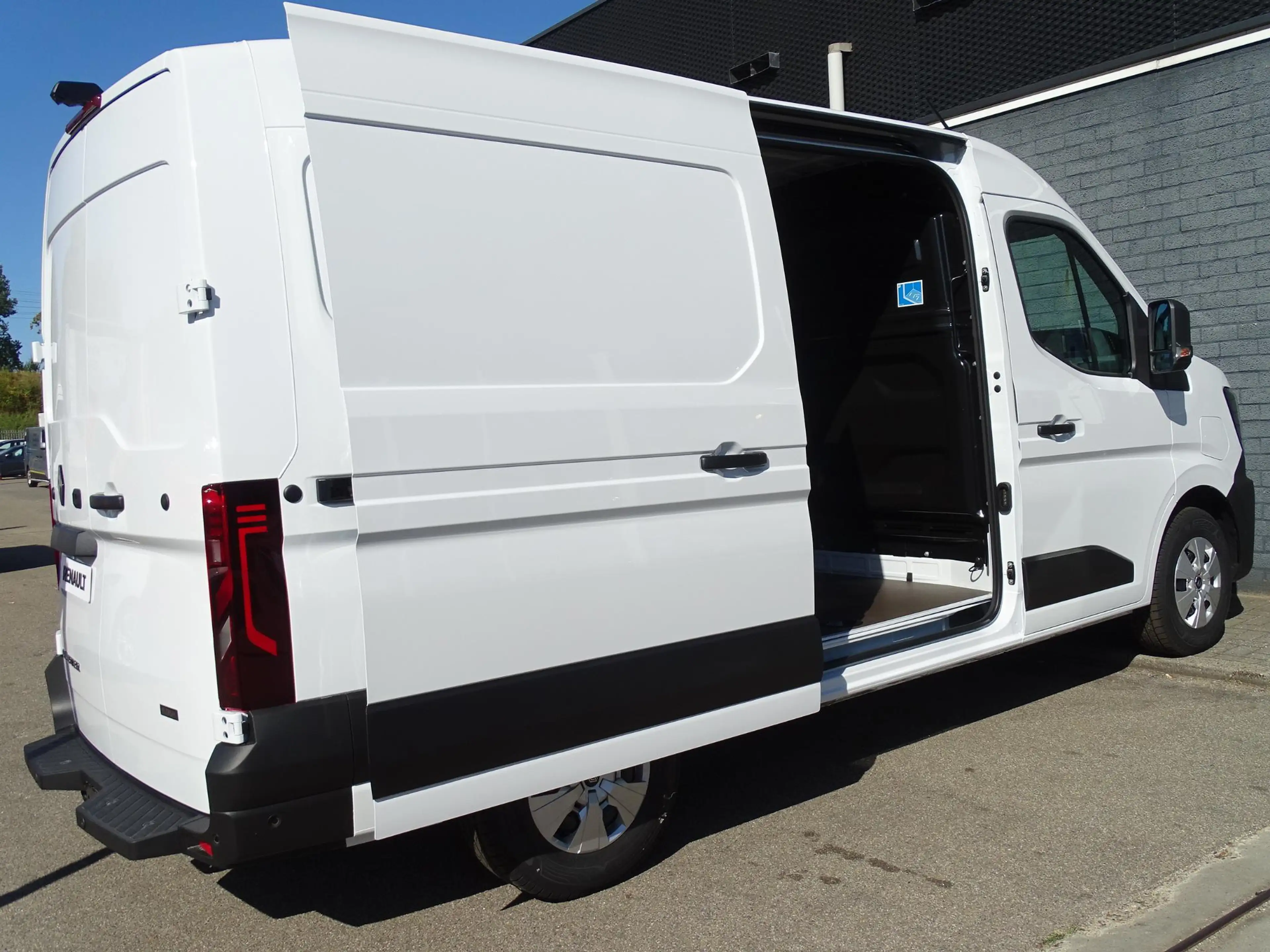 Renault Master E-Tech T35 L2H2 Extra long range 87 kWh PACK BUSIN — photo 33