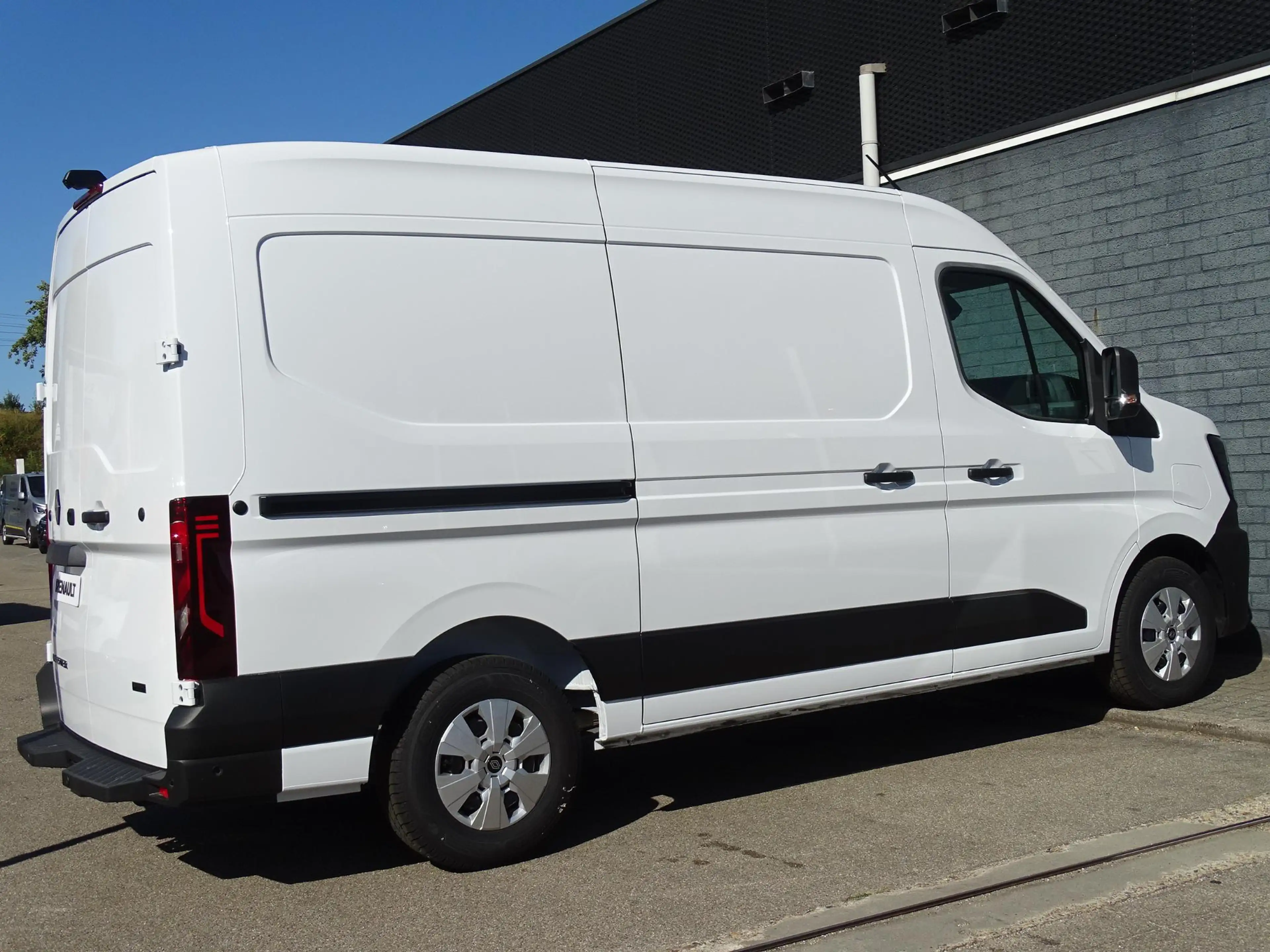 Renault Master E-Tech T35 L2H2 Extra long range 87 kWh PACK BUSIN — photo 2
