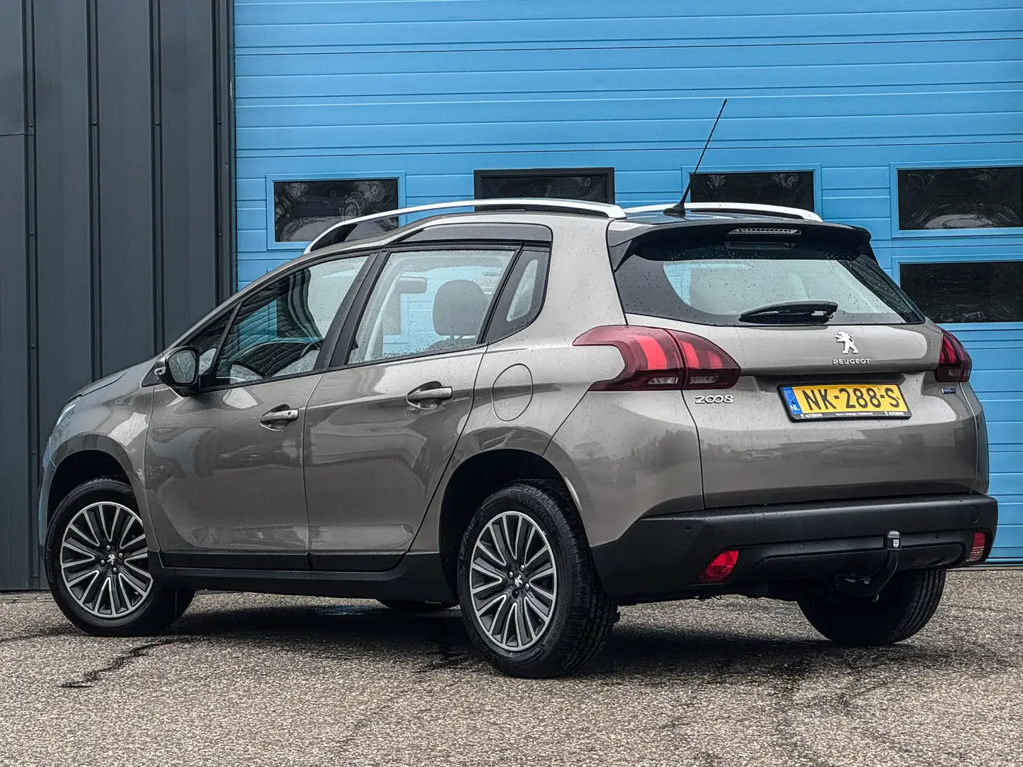 Peugeot 2008 1.2 | NIEUWE RIEM Prijs Inclusief Onderhoud & 12 M Grijs - 2