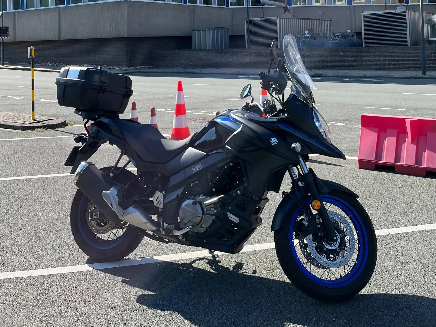 Suzuki V-Strom 650 XT Zwart - 1