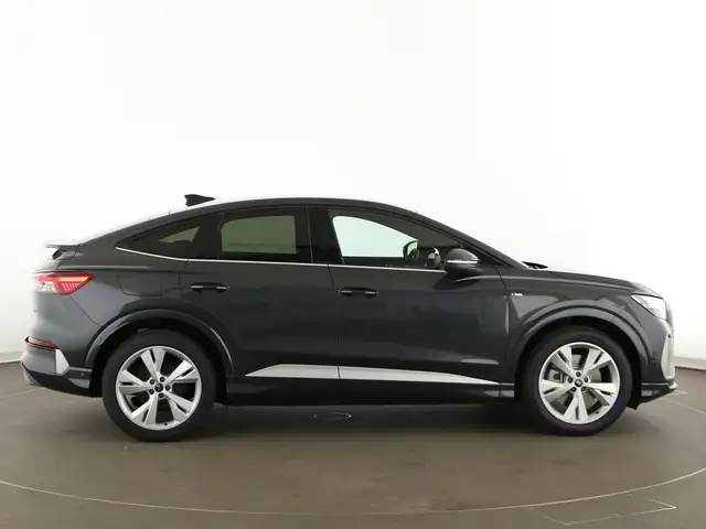 Audi E-Tron view 8