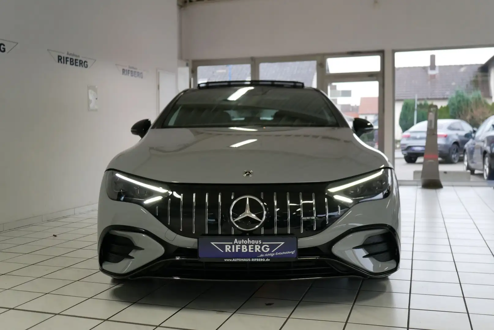 Mercedes-Benz EQE 43 AMG-Track 4M Designo/HUD/Pano/Bur/21Z/360 siva - 2