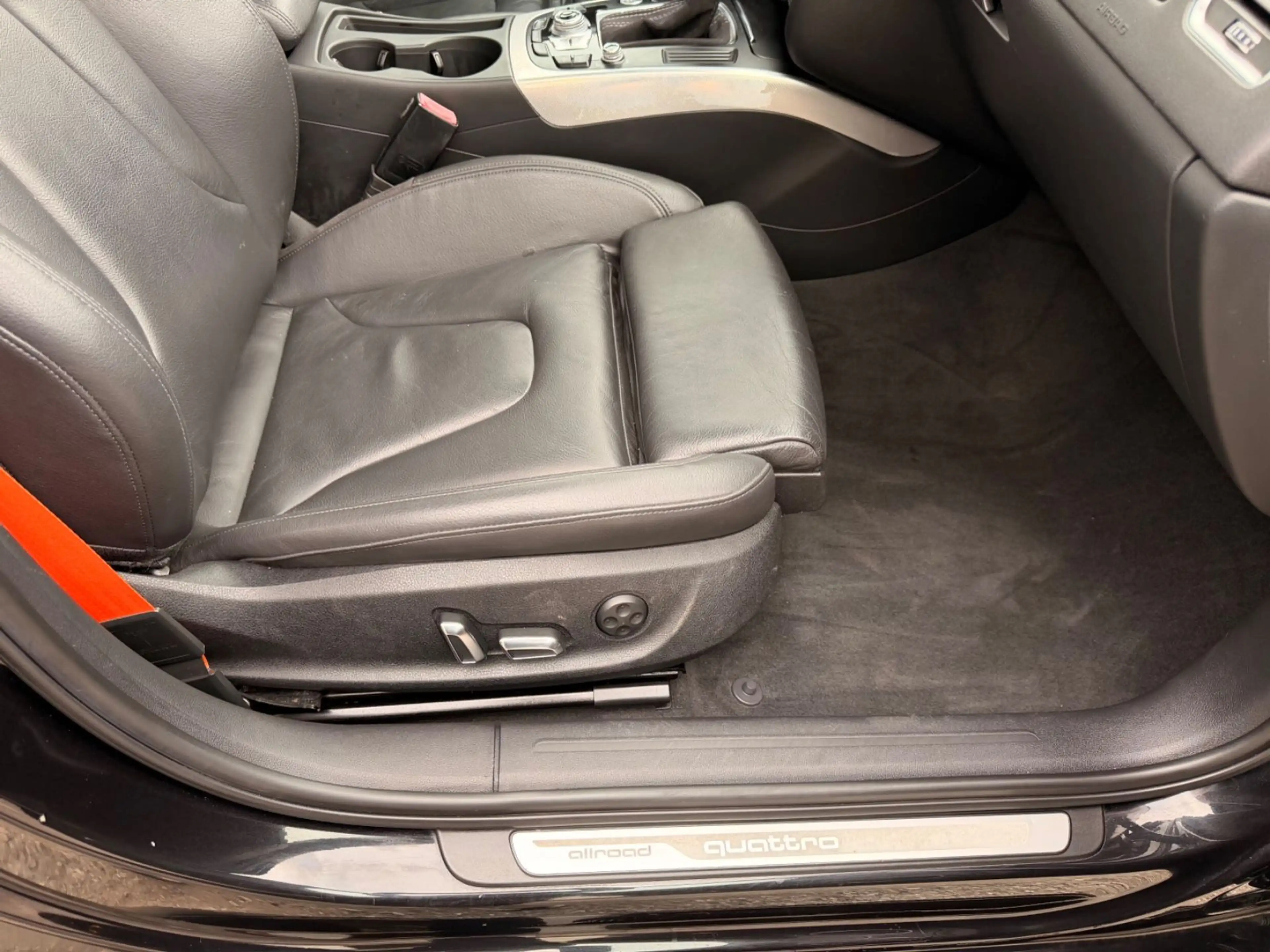 Audi A4 allroad 2.0 TFSI S tronic quattro — photo 14