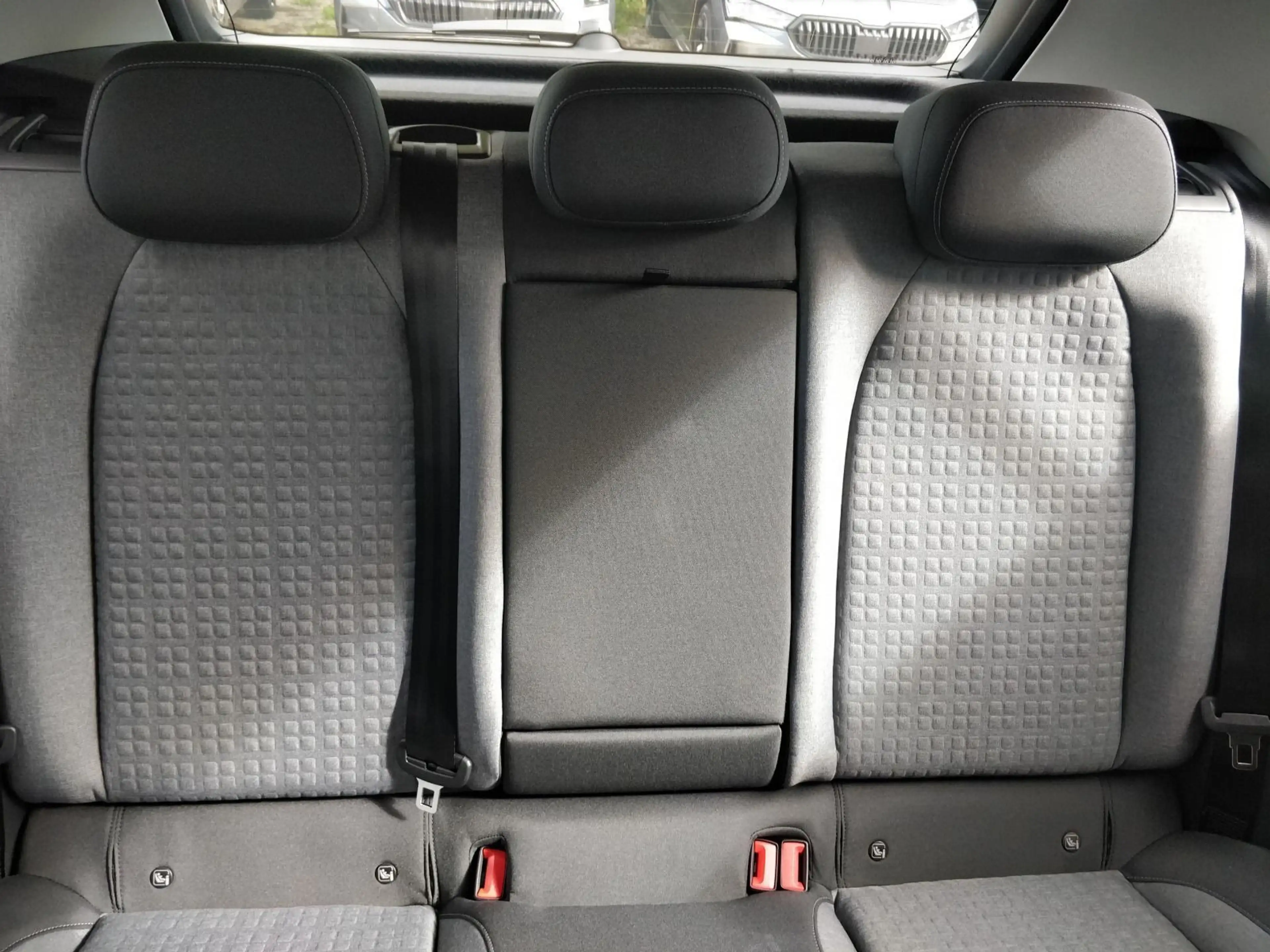 Skoda Epiq 55 Edition Eins 211PS LKHZ SHZ KEYLESS NAVI — photo 10