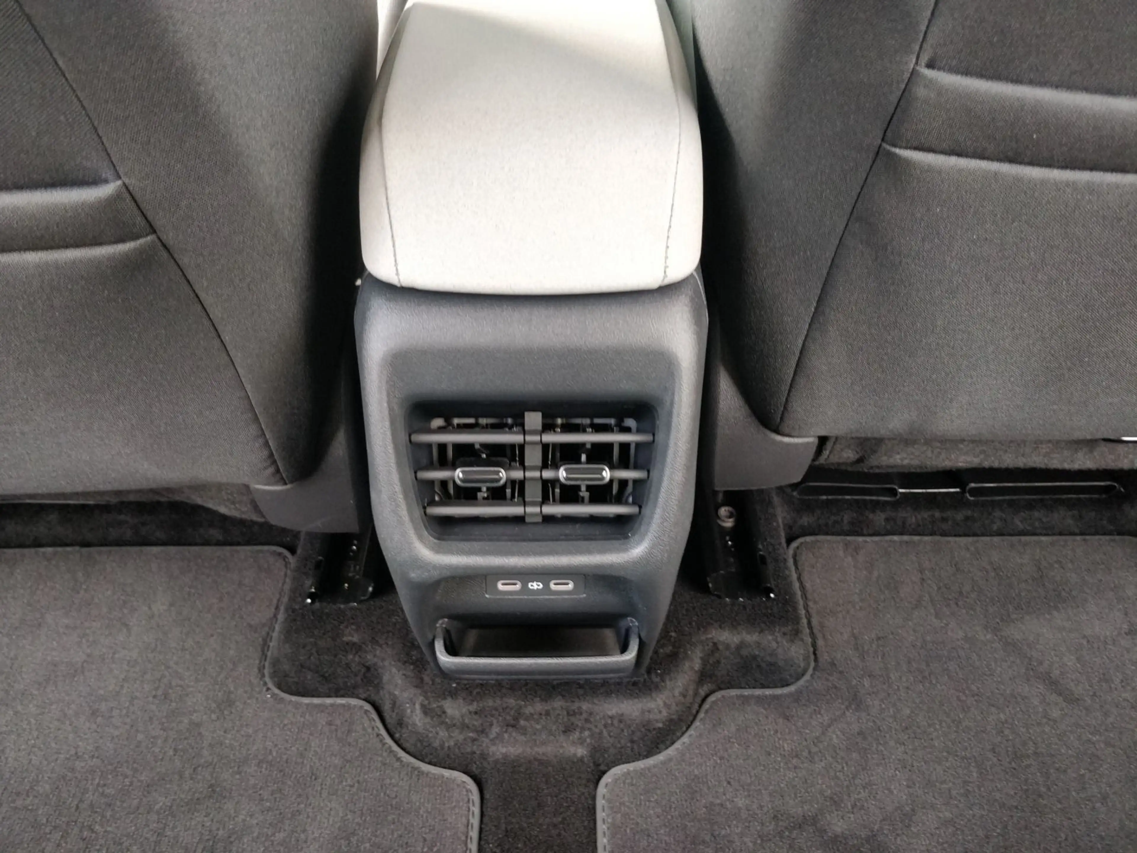 Skoda Epiq 55 Edition Eins 211PS LKHZ SHZ KEYLESS NAVI — photo 9