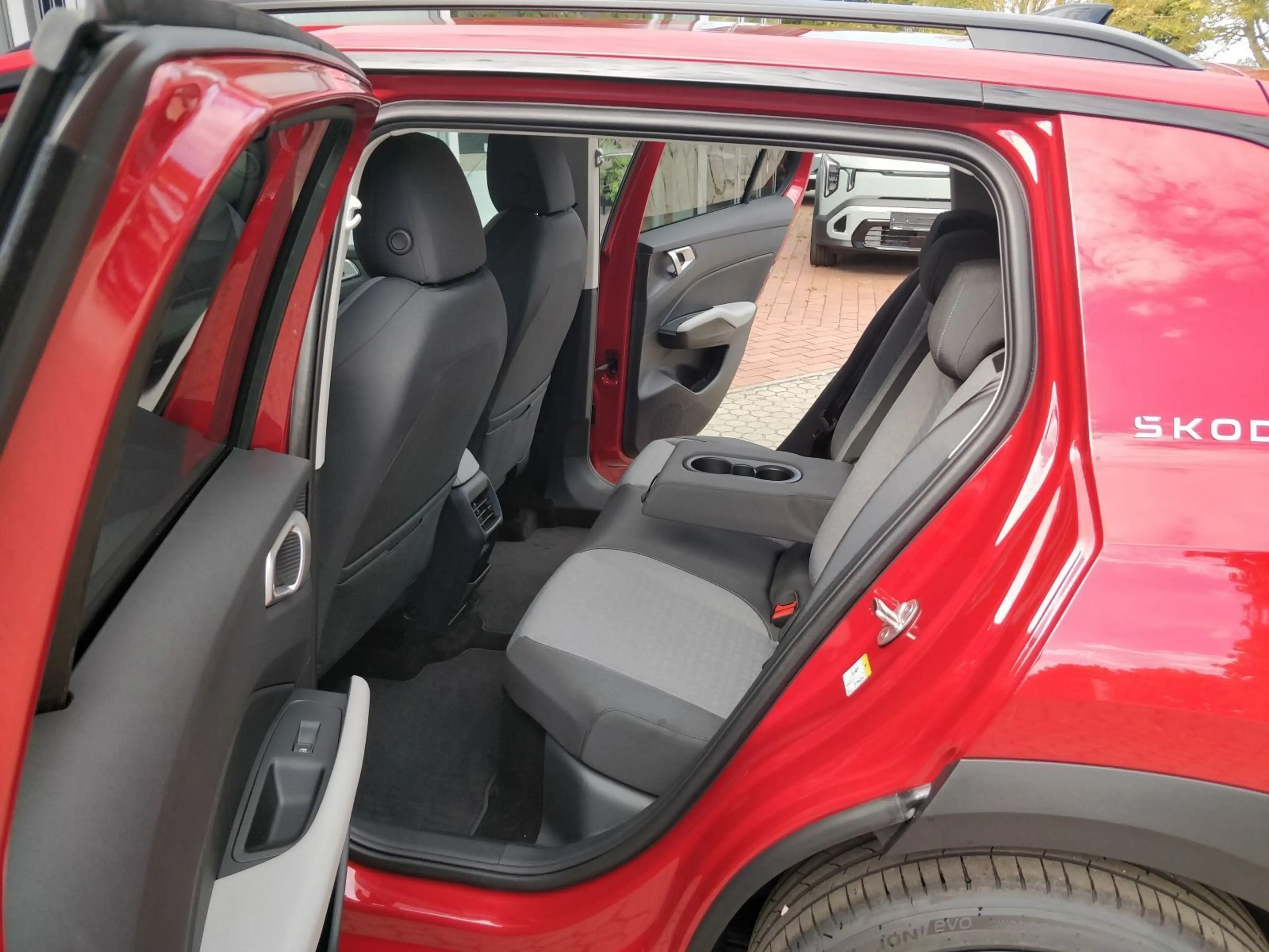 Skoda Epiq 55 Edition Eins 211PS LKHZ SHZ KEYLESS NAVI — photo 11