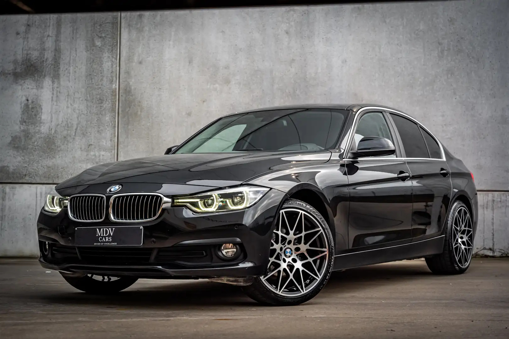 BMW 318 M-LOOK Negro - 1
