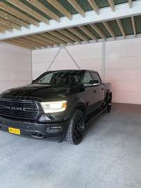 5.7 V8 4x4 CC Laram.