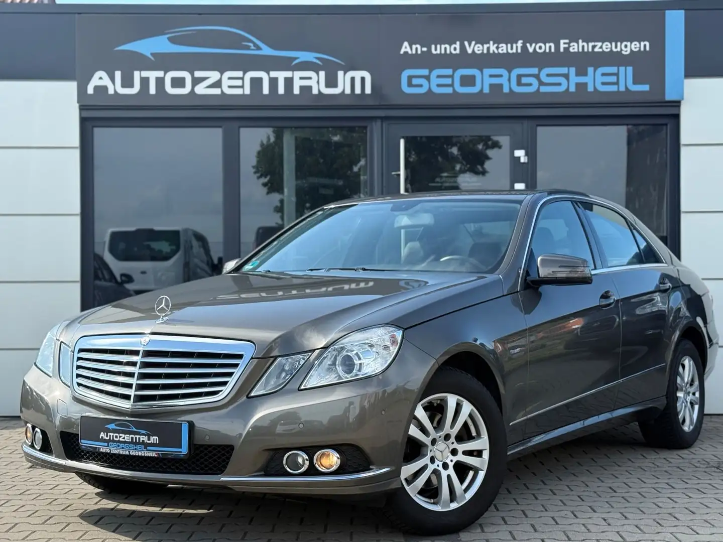 Mercedes-Benz E 200 Lim./ Volleder/Sitzheizung/Ambiente-Beleuch Brun - 1