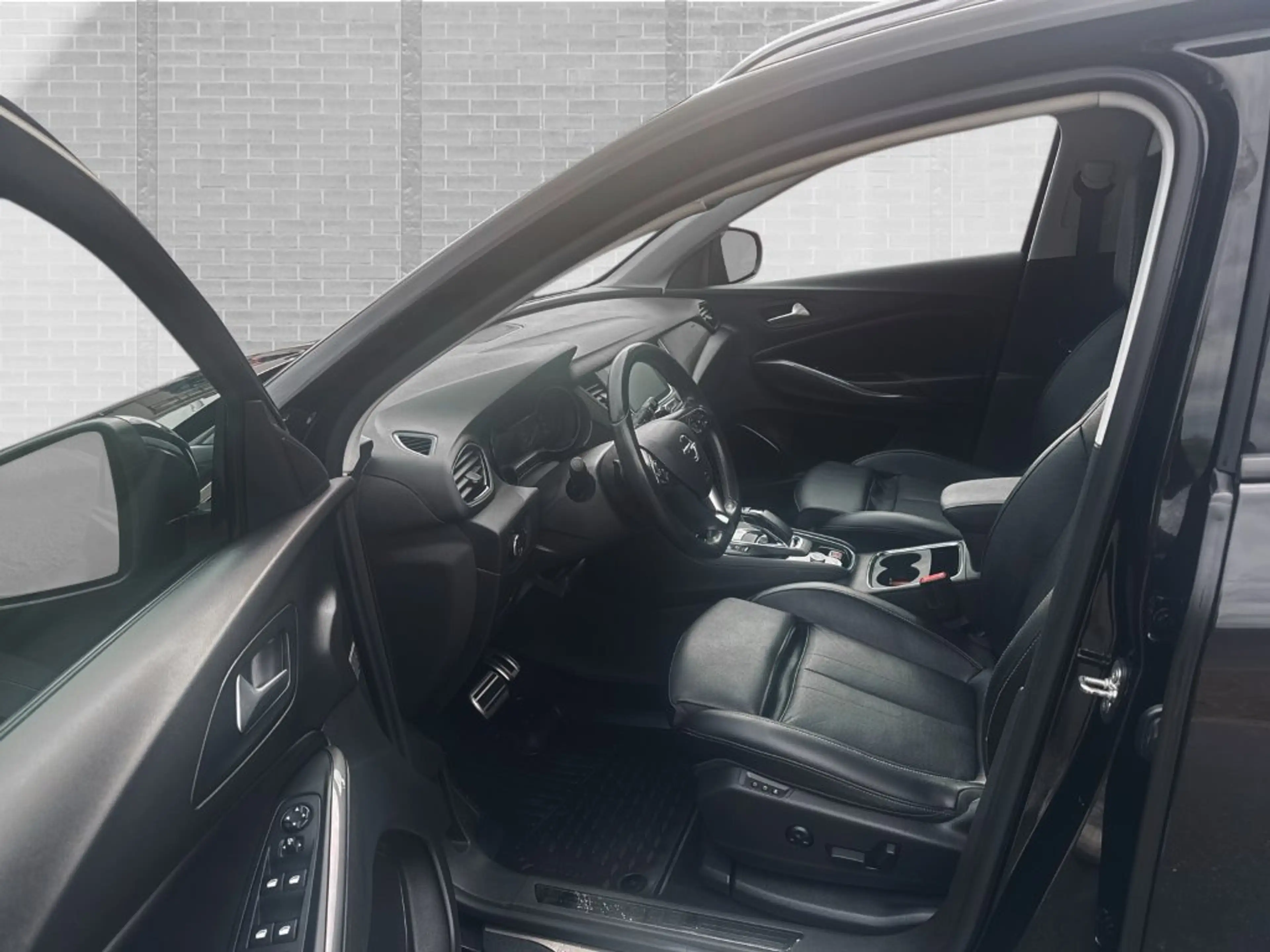 Opel Grandland 1,6 Direct Inj. PHEV Ultimate Allrad — photo 6