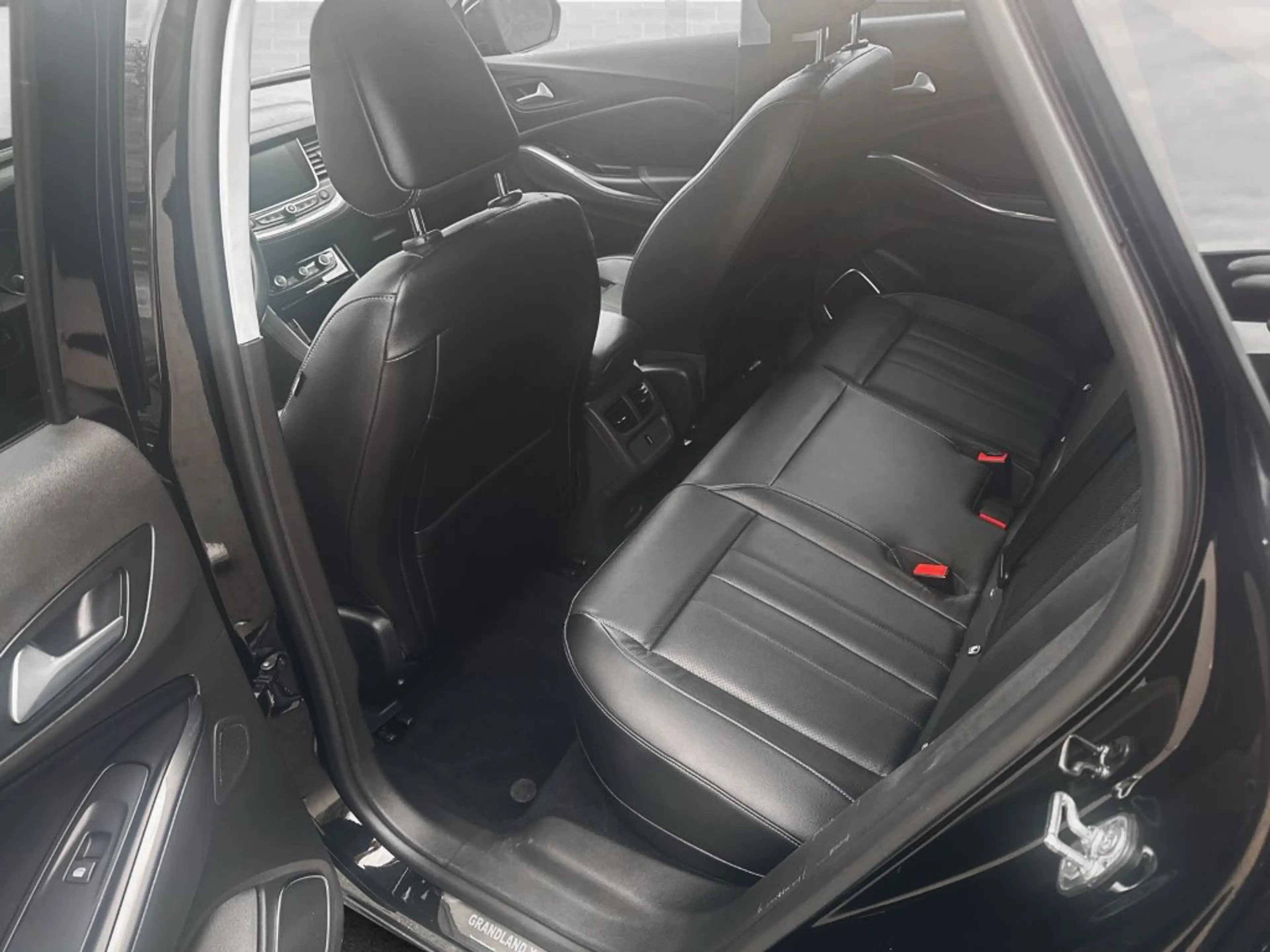 Opel Grandland 1,6 Direct Inj. PHEV Ultimate Allrad — photo 8