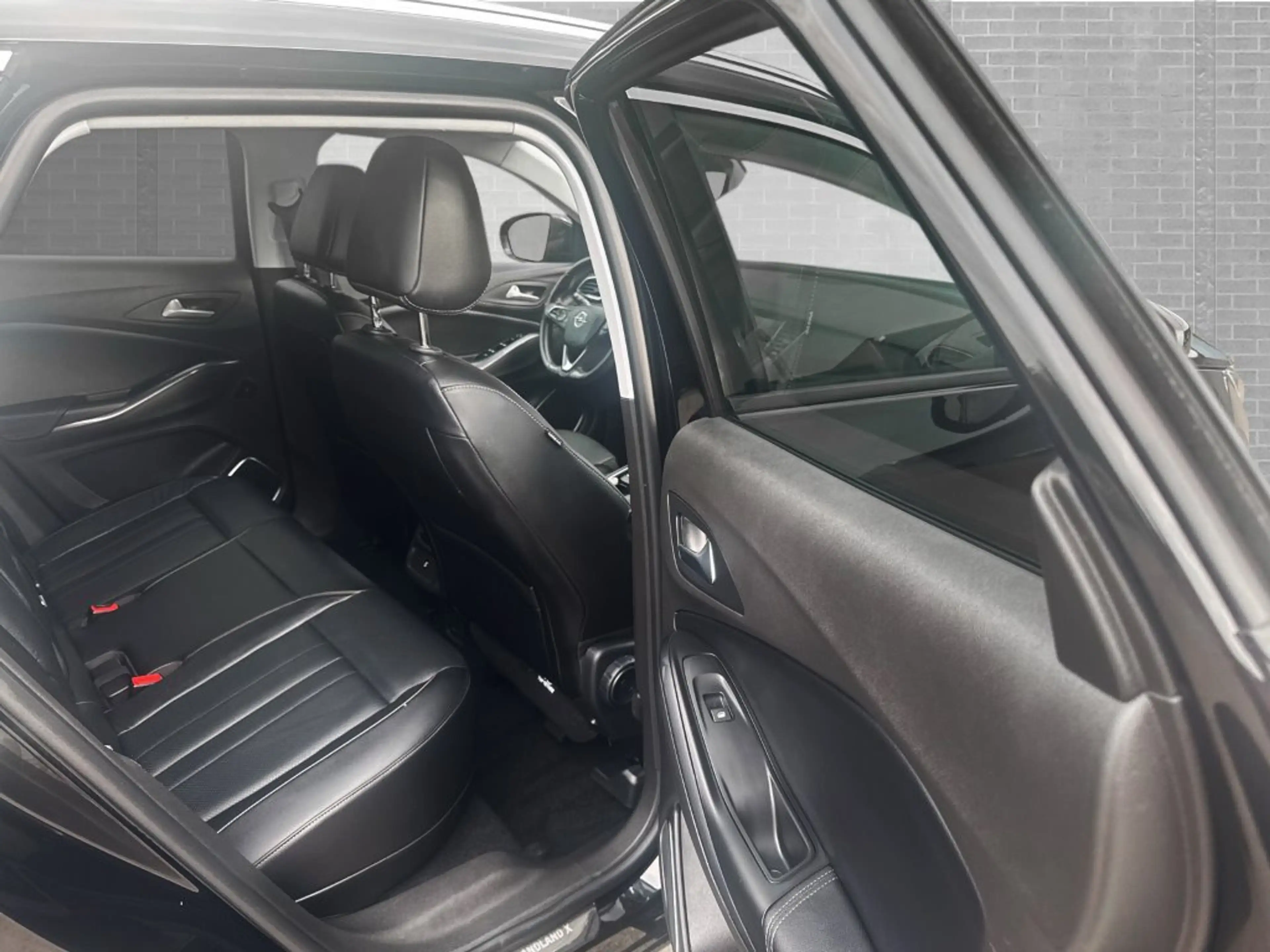 Opel Grandland 1,6 Direct Inj. PHEV Ultimate Allrad — photo 9