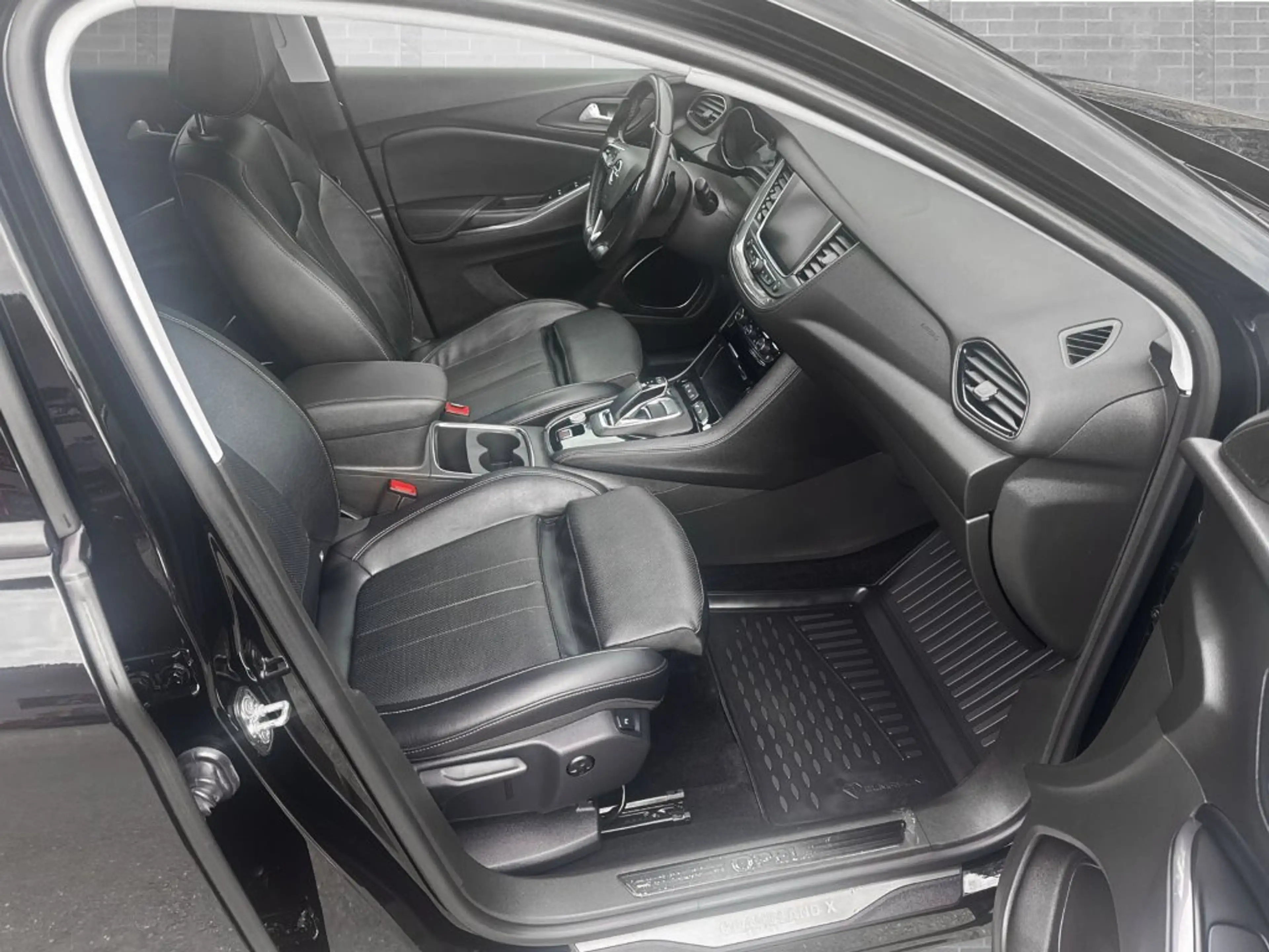 Opel Grandland 1,6 Direct Inj. PHEV Ultimate Allrad — photo 10