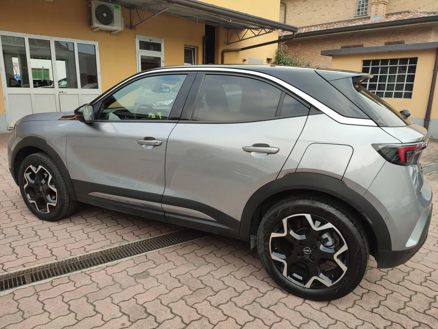 Opel Mokka Mokka 1.2 AT8 Ultimate 130 cv Formula Guida Sicuro Grigio - 2