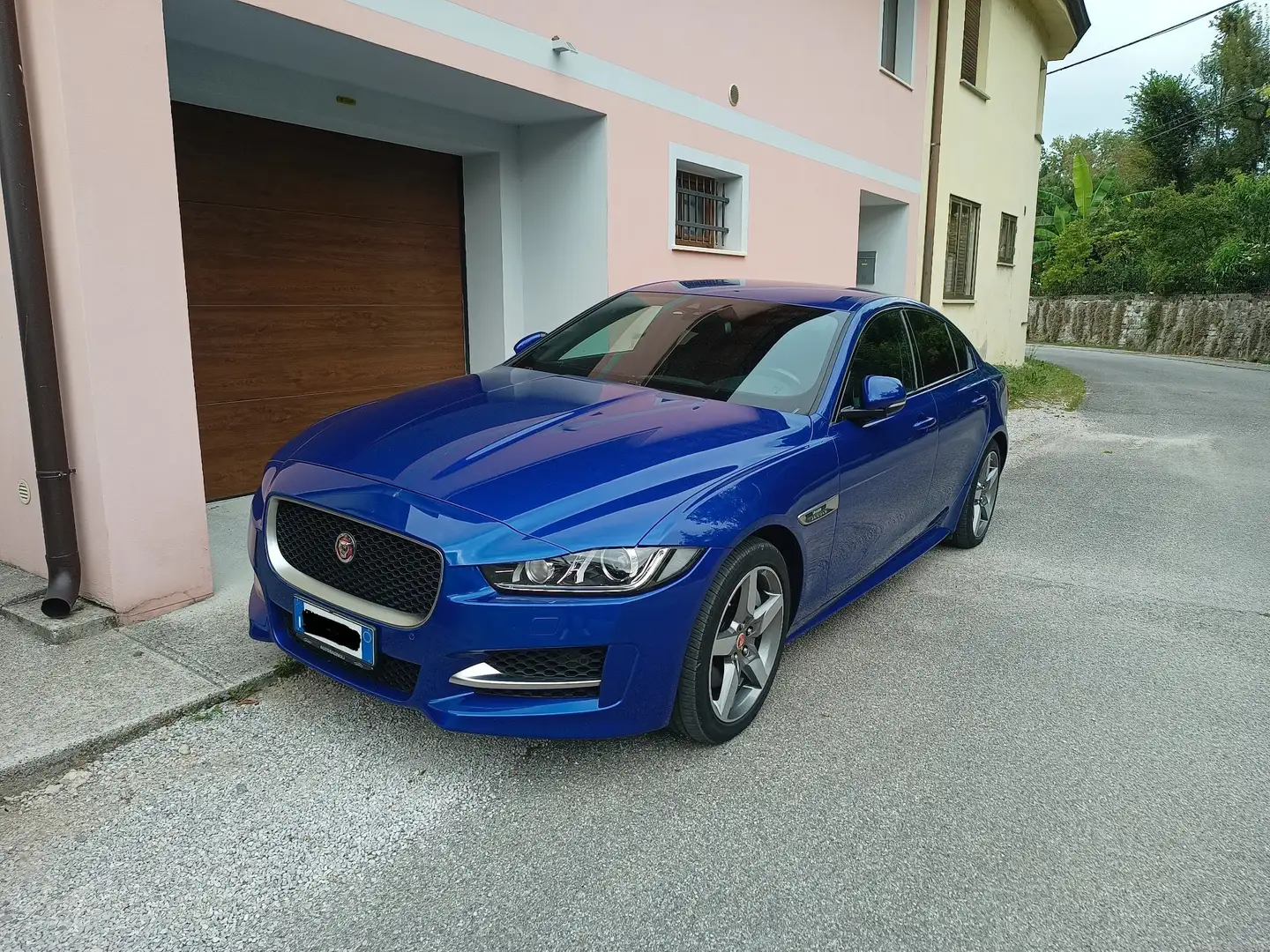 Jaguar XE 2.0d i4 R-Sport awd 240cv auto my18 Niebieski - 1