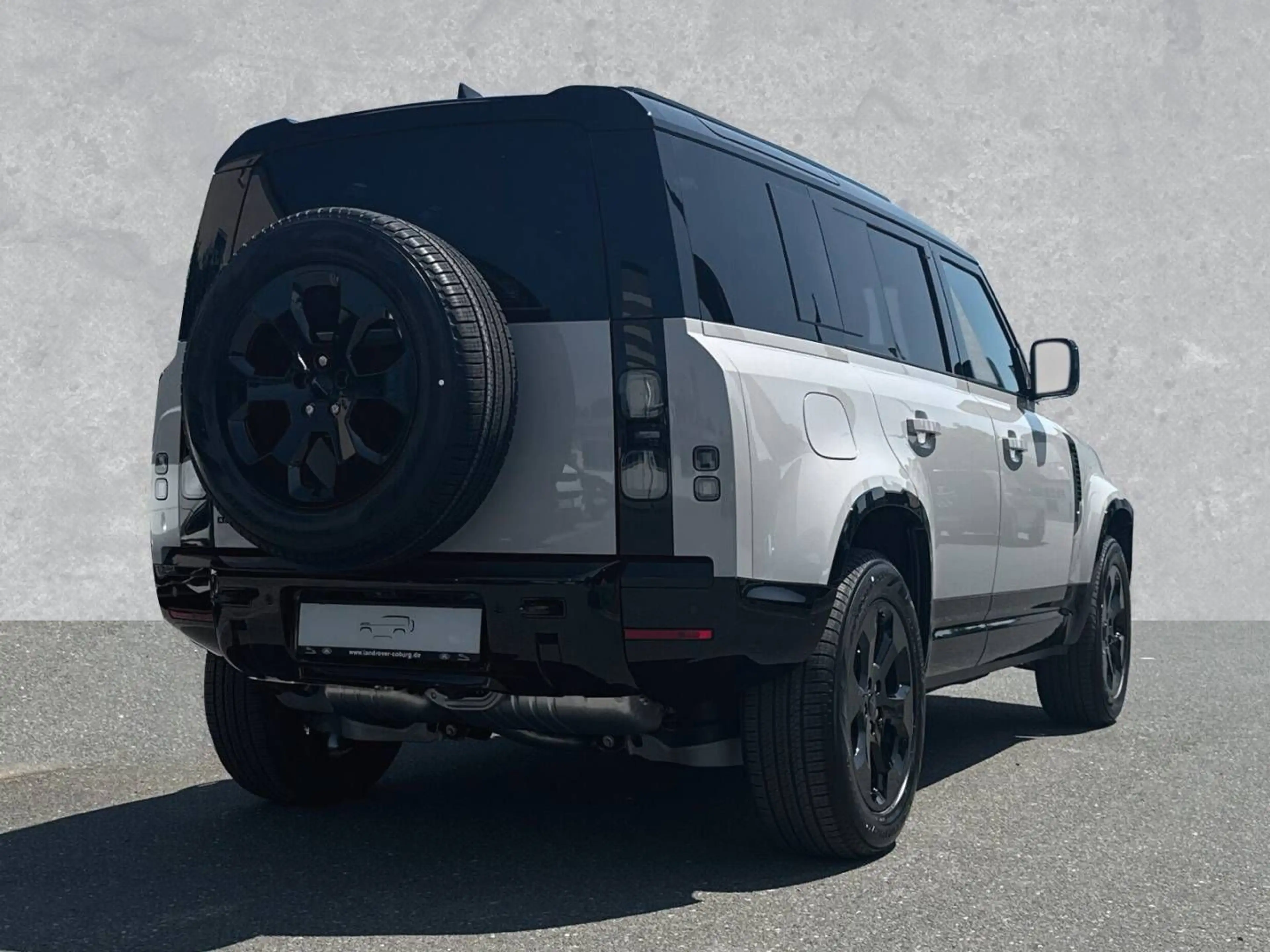 Land Rover Defender 110 D250 X-Dynamic SE — photo 2