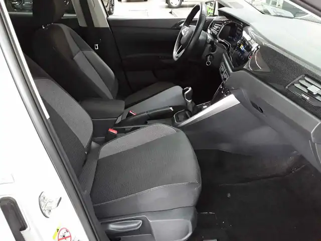 Volkswagen Polo view 8