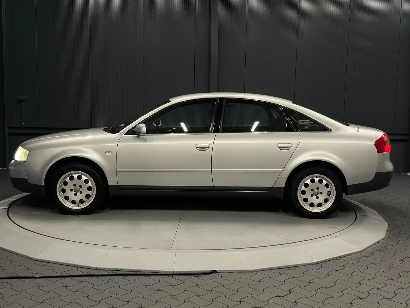 Audi A6 Lim. 2.4 *LEDER*XENON*2.HAND* Silber - 2