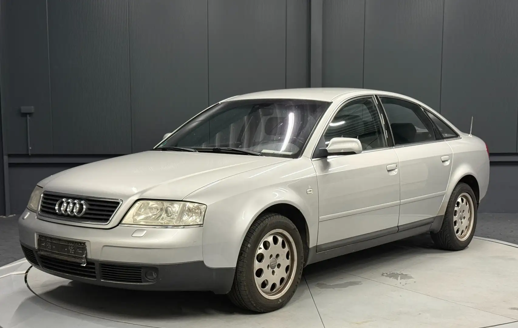 Audi A6 Lim. 2.4 *LEDER*XENON*2.HAND* Stříbrná - 1