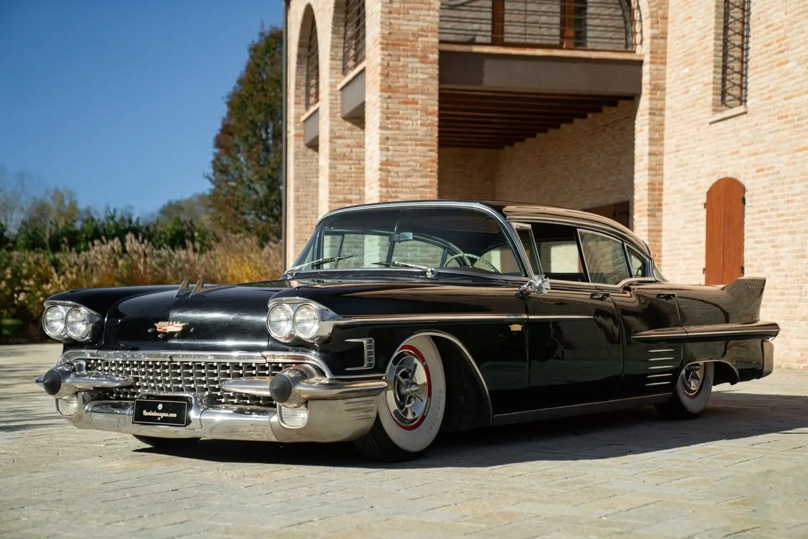 Cadillac Series 62 SPECIAL FLEETWOOD SEDAN Noir - 1