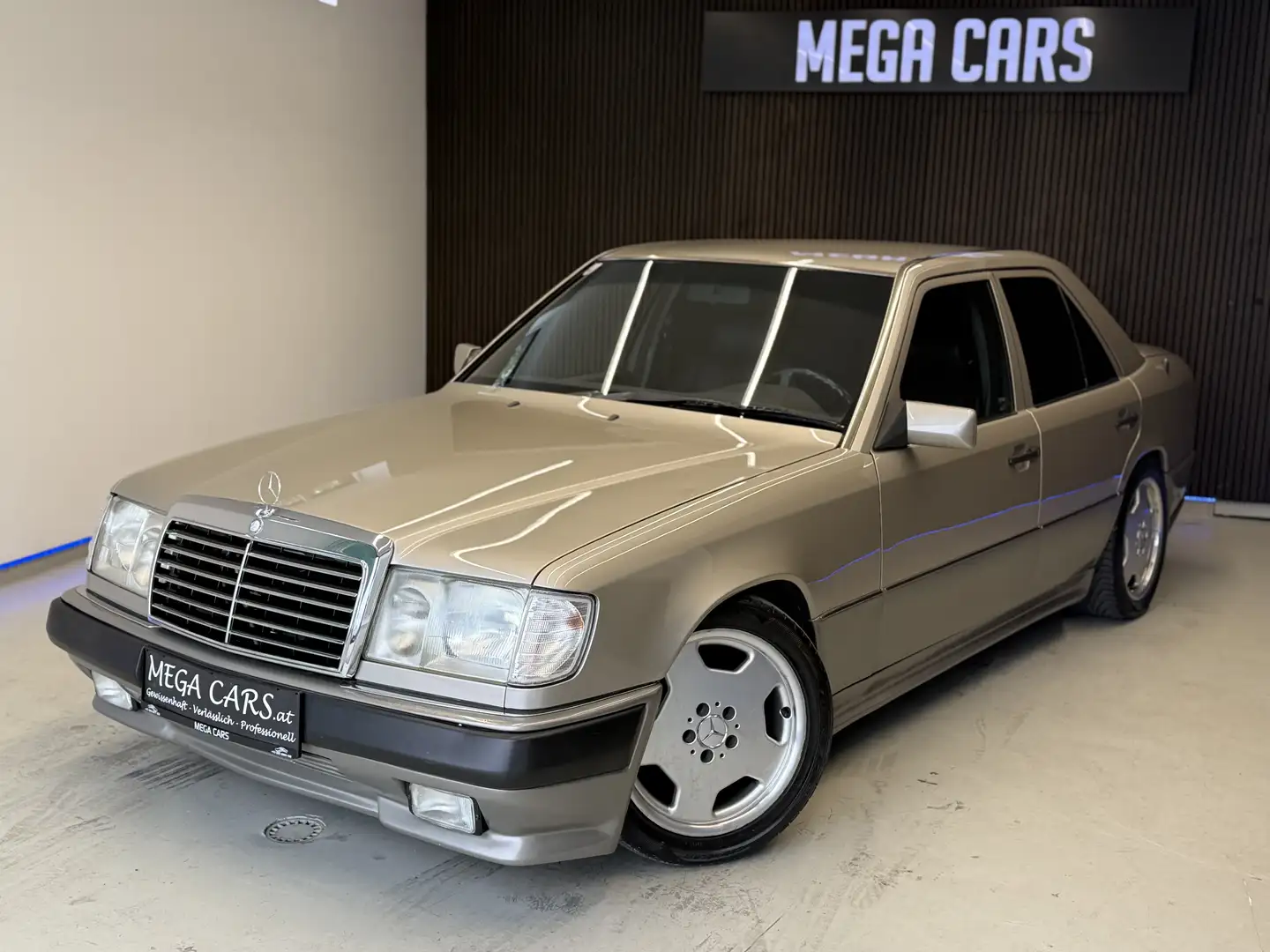 Mercedes-Benz E300 124 Automatik Special Edition AMG Oldtimer Bronz - 1