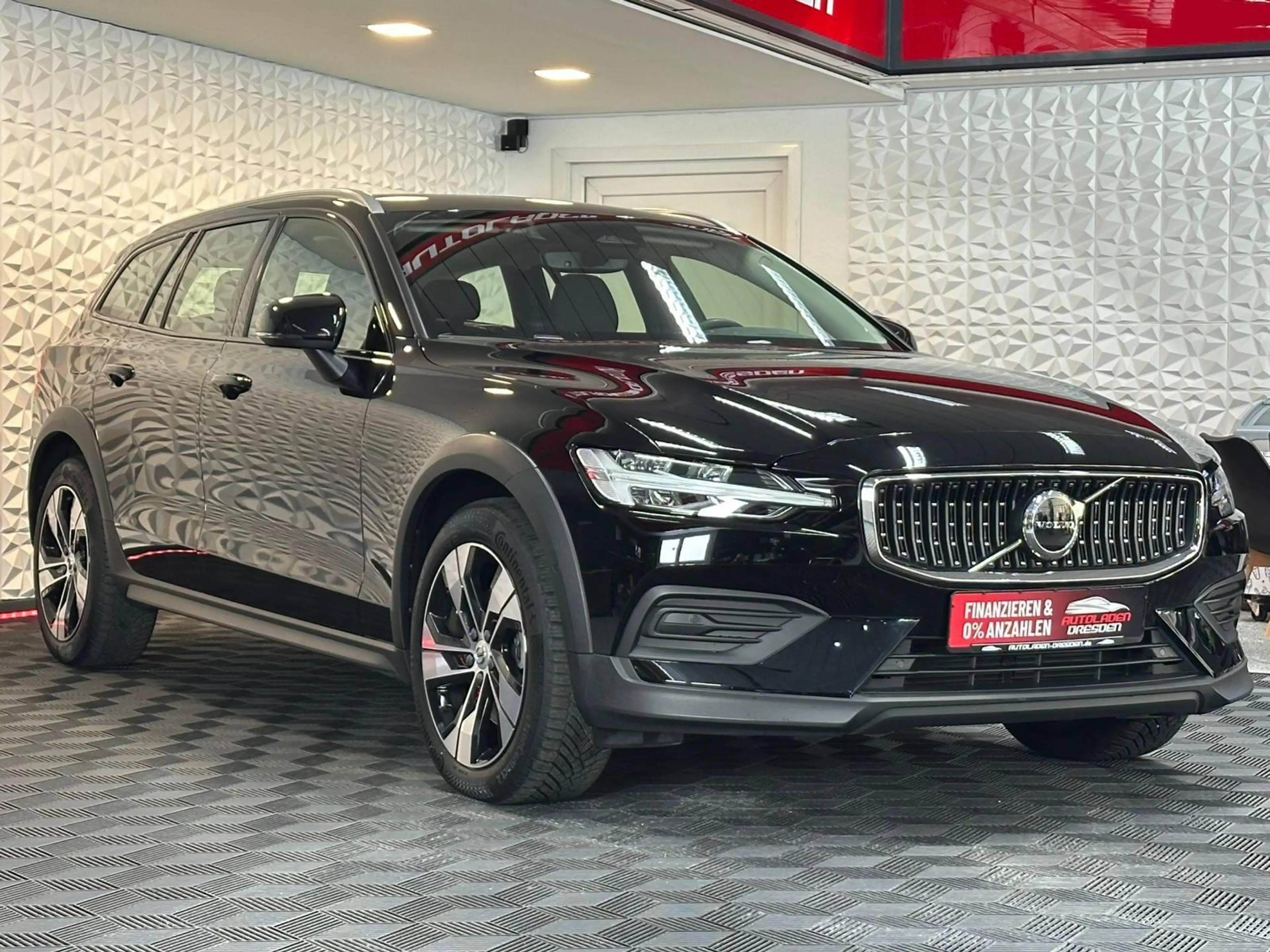Volvo V60 Cross Country V60 CrossCountry 4x4 MEMORY#LH#CARPLAY#LEDER#AHK — photo 2