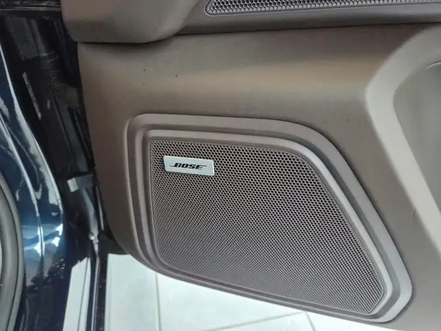 Porsche Macan view 12
