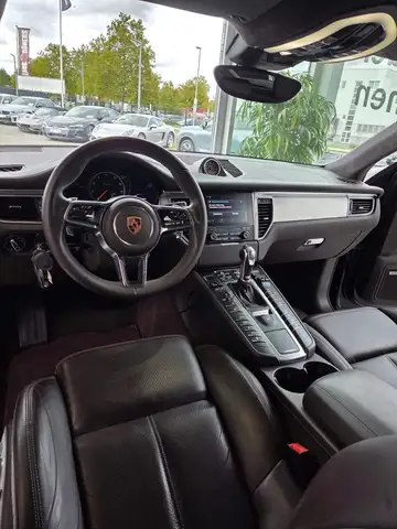 Porsche Macan view 13