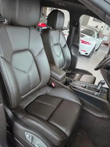 Porsche Macan view 10