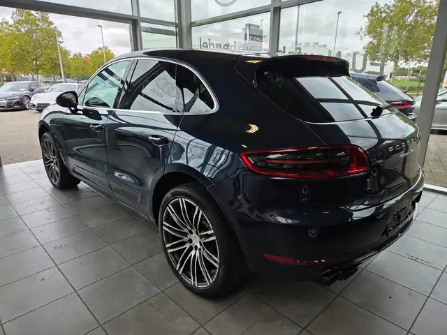 Porsche Macan view 7