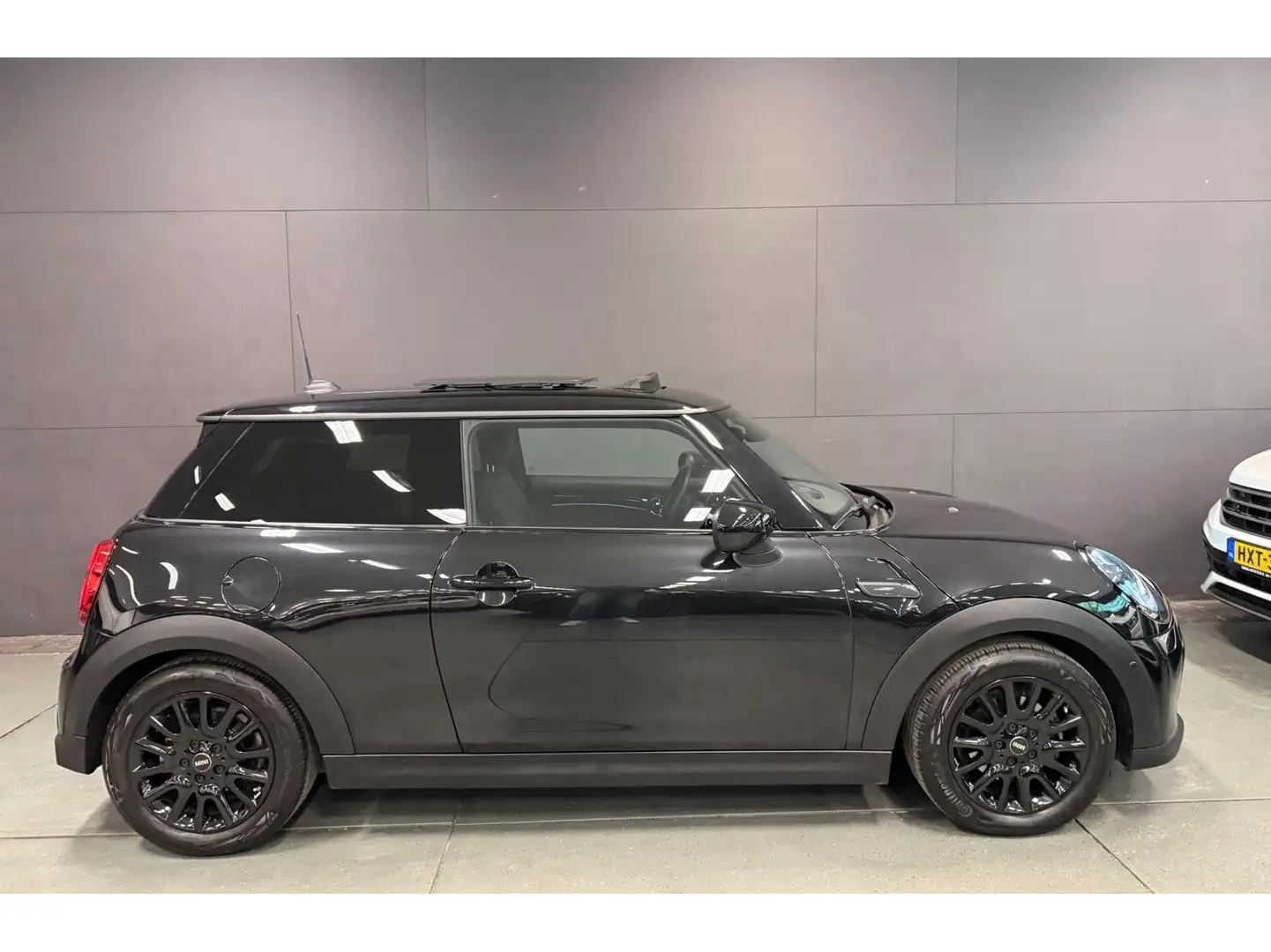 MINI Cooper 1.5 BLACK-EDITION PANO/H-UP/NAVI/CAM/DAB/CARPLAY/H Noir - 2