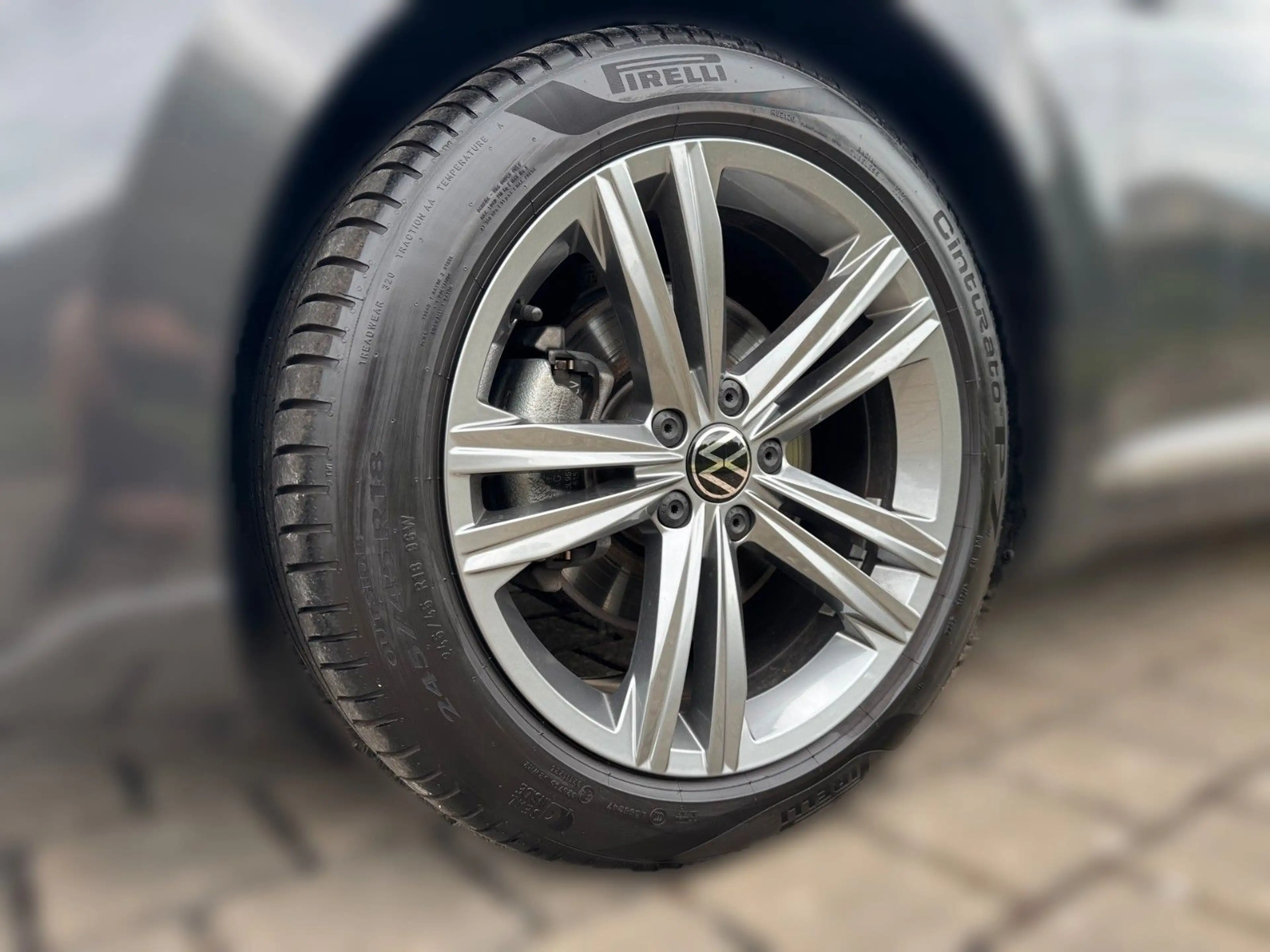 Volkswagen Arteon Shooting Brake R-Line 2.0 TSI — photo 10